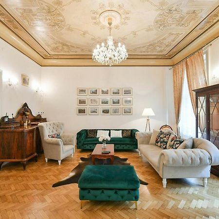 Stunning Charles Bridge Apartment ปราก ภายนอก รูปภาพ