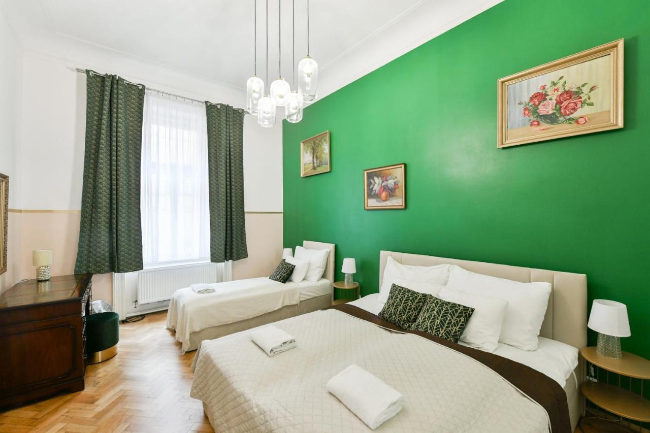 Stunning Charles Bridge Apartment ปราก ภายนอก รูปภาพ