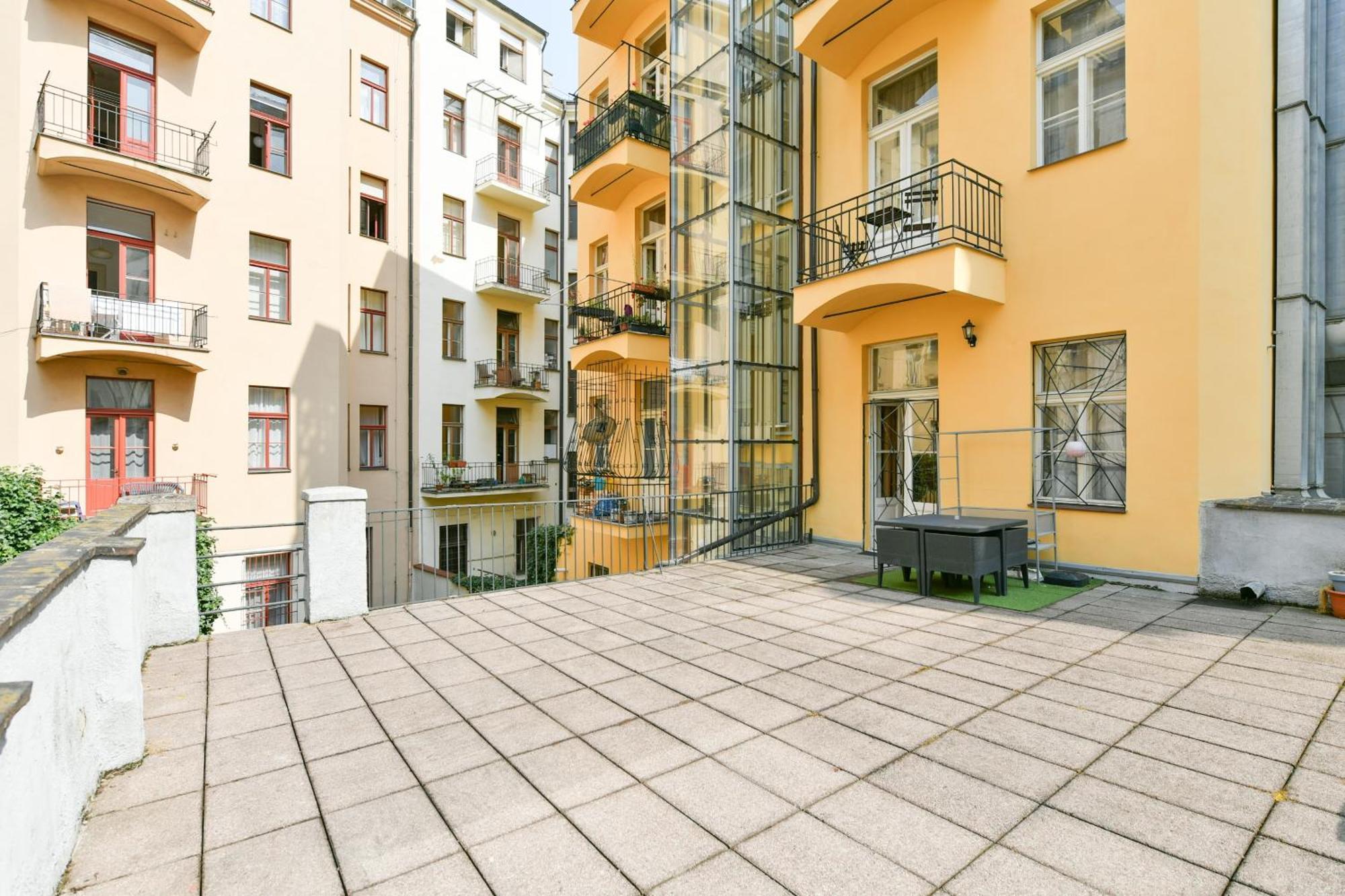 Stunning Charles Bridge Apartment ปราก ภายนอก รูปภาพ