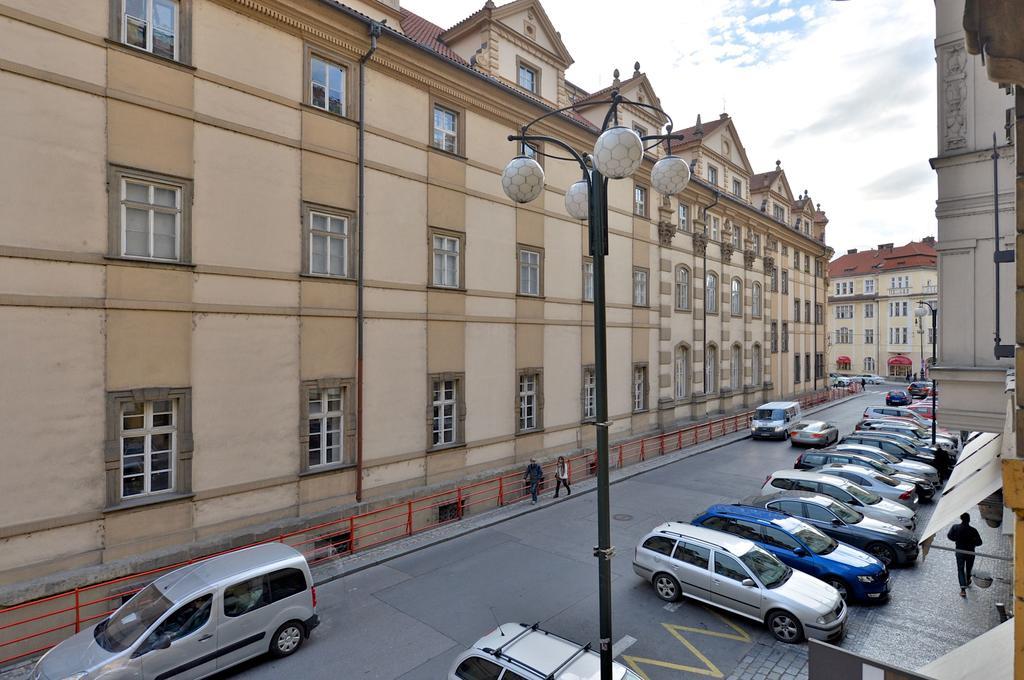 Stunning Charles Bridge Apartment ปราก ภายนอก รูปภาพ